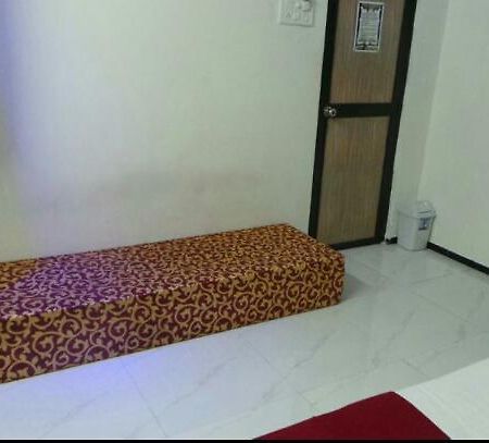 New Metro Guest House Mumbai  Buitenkant foto
