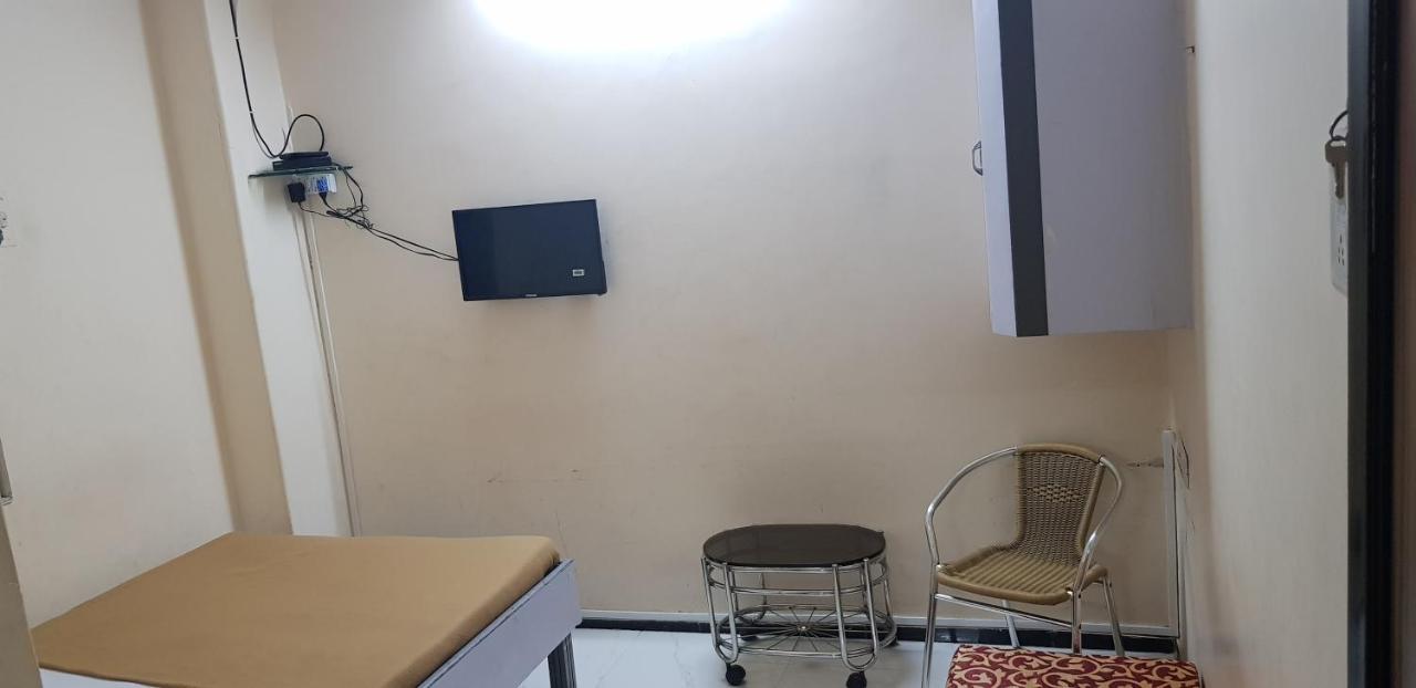 New Metro Guest House Mumbai  Buitenkant foto